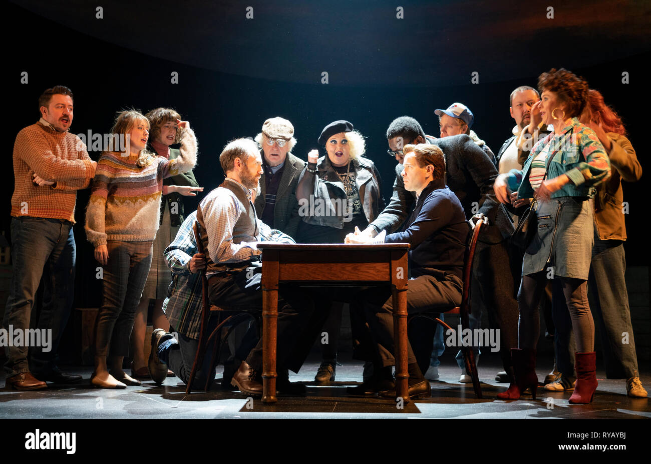 Edinburgh, Schottland, Großbritannien. 13 Mär, 2019. Foto Aufruf der Weltpremiere von Local Hero stage Anpassung an Royal Lyceum Theatre in Edinburgh. Musikalische Anpassung Geschrieben von Bill Forsyth und David Grieg mit neuer Musik von Mark Knopfler, unter der Regie von John Crowley. Credit: Iain Masterton/Alamy leben Nachrichten Stockfoto