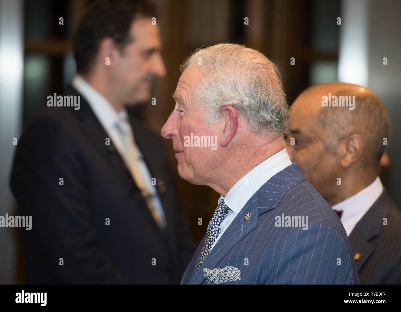 National Gallery, London, UK. 13. März, 2019. Der Prinz von Wales, Schirmherr der National Gallery, bei Ihrer Majestät Königin Letizia von Spanien, nimmt an der Eröffnung der Sorolla: Spanischer Meister des Lichts in der National Gallery, dem Trafalgar Square, London. Credit: Malcolm Park/Alamy Leben Nachrichten. Stockfoto