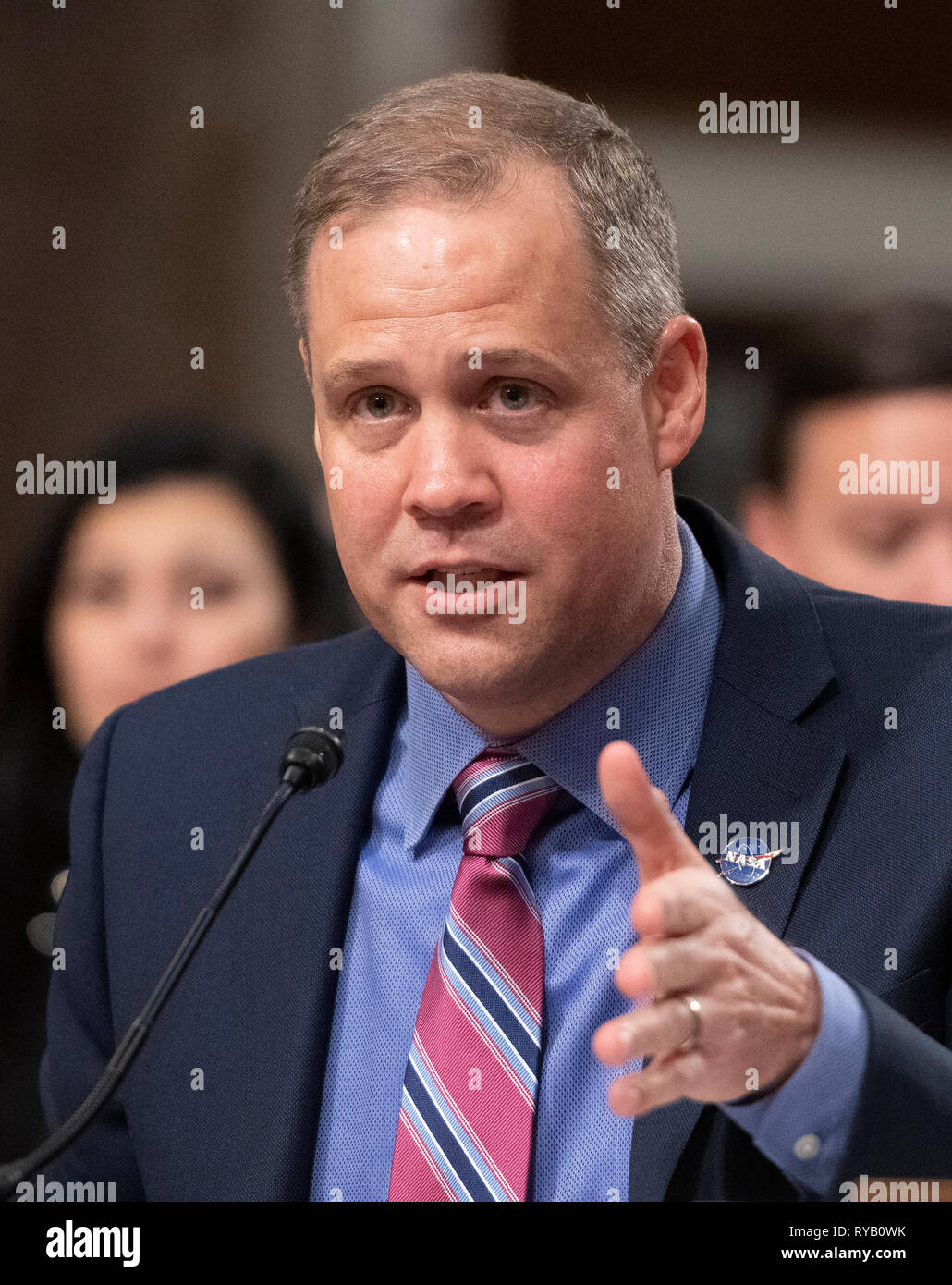 Jim Bridenstine, Administrator, Nationale Luft- und Raumfahrtbehörde, bezeugt vor den Senat der Vereinigten Staaten Ausschuss für Handel, Wissenschaft und Transport auf "Das neue Space Race: Sicherstellung der U.S. Global Leadership auf der Final Frontier' auf dem Capitol Hill in Washington, DC am Mittwoch, 13. März 2019. Credit: Ron Sachs/CNP | Verwendung weltweit Stockfoto