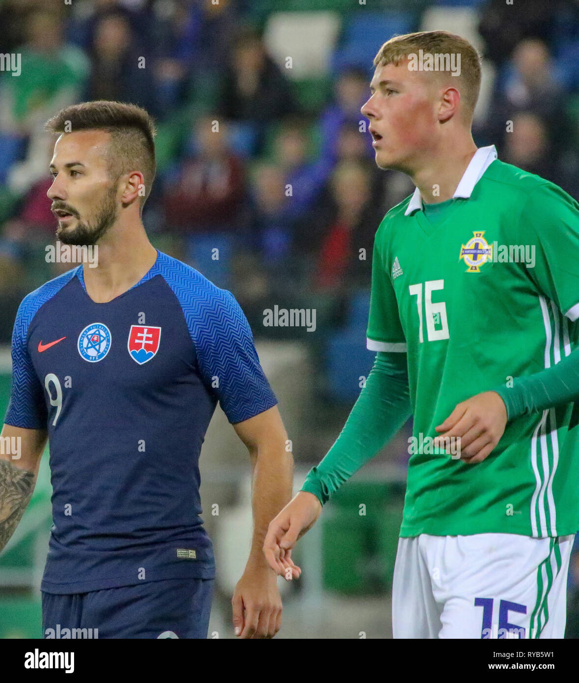 Belfast, Nordirland UK. 16. Oktober 2018. Internationaler Fußball - 2019 UEFA unter 21 WM Qualifikation - Gruppe 2 - Nordirland gegen die Slowakei. Daniel Ballard (16), die in Aktion für Nordirland. Am 12. März 2019, Ballard wurde in die Nordirland leitende Kader für die EURO 2020 Qualifiers genannt. Stockfoto