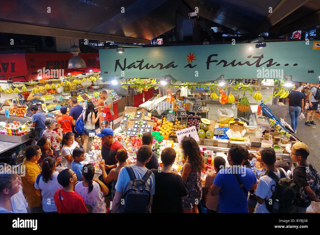 BARCELONA, SPANIEN - August, 2018: Markthalle La Boqueria auf der Rambla Stockfoto