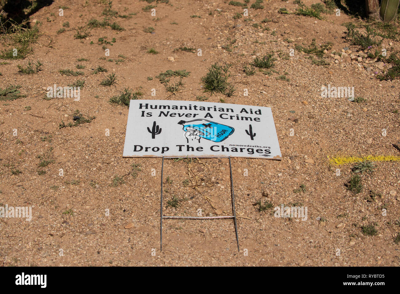 Tuscon, Arizona - 18. Februar 2018: Eins von vielen Anzeichen von Anwohnern zur Unterstützung der mit Wasser Hilfe für Menschen, die die US-Mexiko bor verwendet Stockfoto