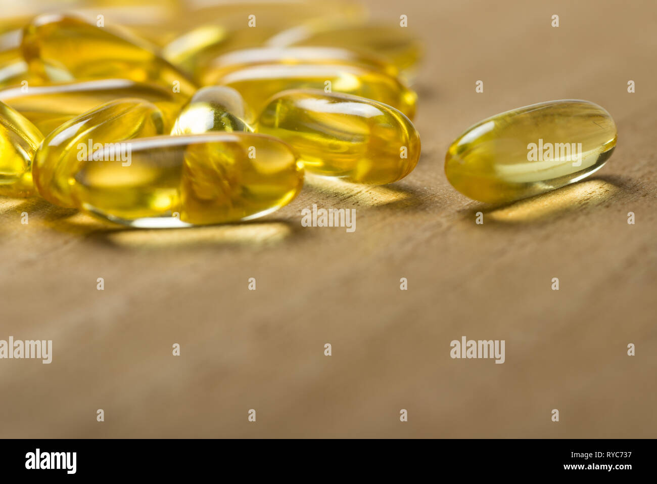 Stapel von Omega 3 Fischöl Kapseln Stockfoto