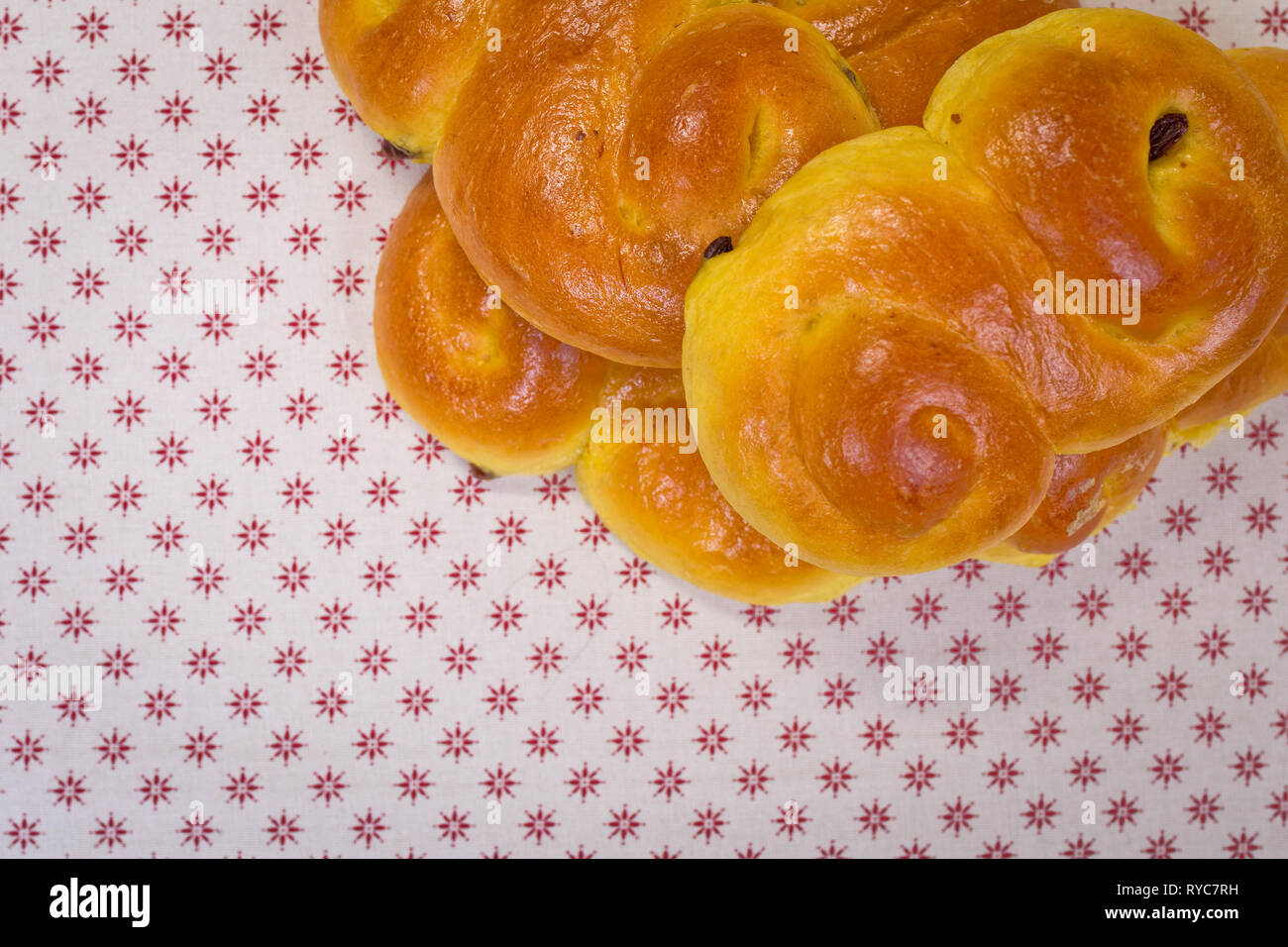Nahaufnahme von Suffron-Buns auf dem Muster Stockfoto