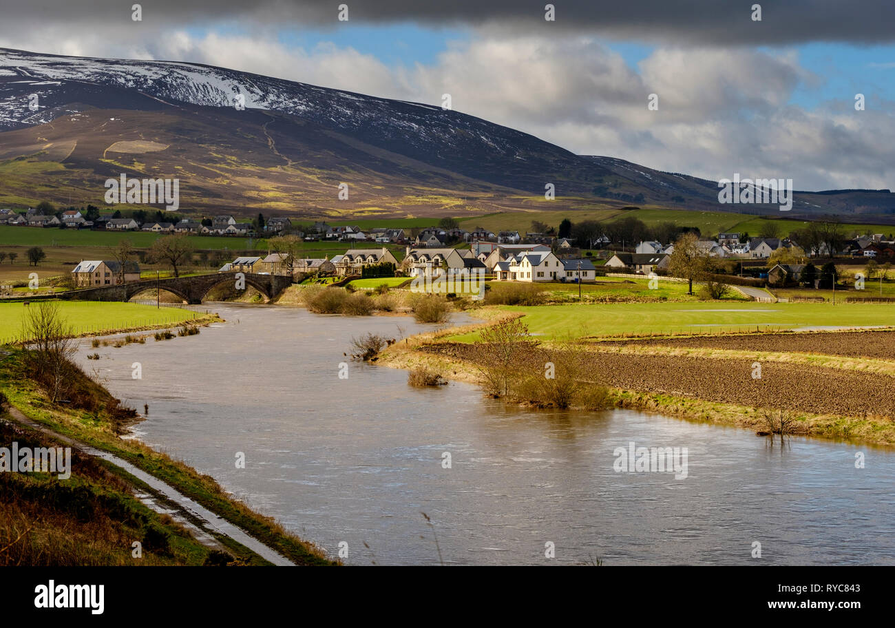 Den Fluss Clyde in der Flut in der Nähe von Thankerton, South Lanarkshire, Schottland am Mittwoch, 13. März 2019 Stockfoto