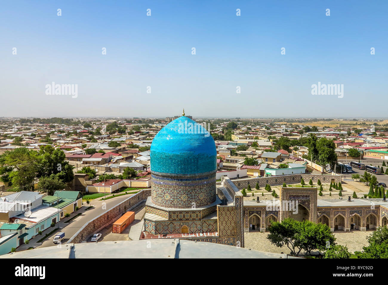 Samarkand Registon Square Ensemble Tilya Kori vergoldeten Madrasa Kuppel hohen Winkel Sicht Stockfoto