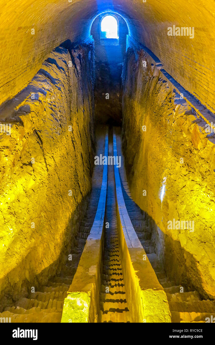 Samarkand Ulugh Beg Informationsstelle Graben mit den unteren Abschnitt des Meridian Arc Stockfoto