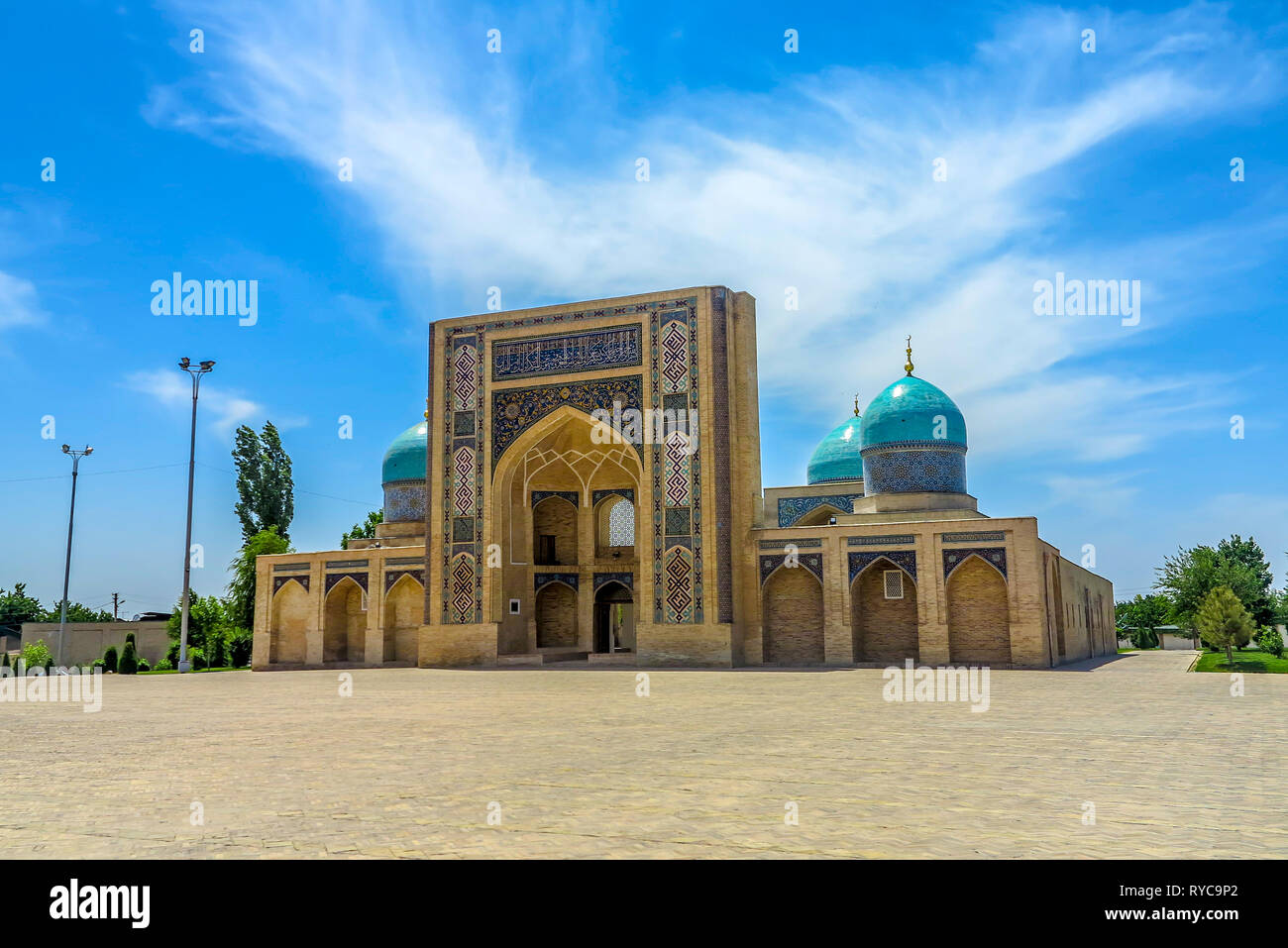 Taschkent Hazrati Imam komplexe Barakhan Madrasa Seitenansicht Stockfoto