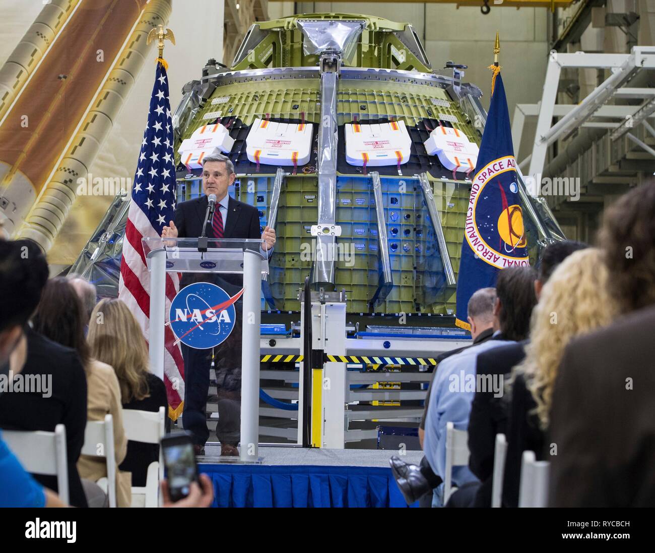 Kennedy Space Center Direktor Bob Cabana Adressen Mitarbeiter auf Fortschritte in Richtung auf das Senden von Astronauten zum Mond und zum Mars während einer im Fernsehen übertragenen Veranstaltung im Kennedy Space Center, 11. März 2019 in Cape Canaveral, Florida. Stockfoto