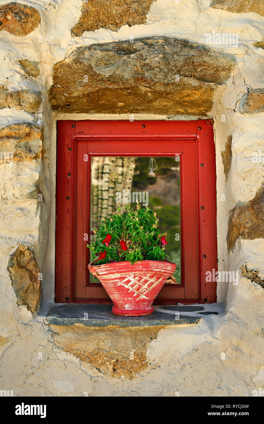 Schöne 'Detail' aus einer alten Hütte, die sich auf wunderschönen Bungalows umgewandelt wurde, in der Nähe von makrygialos. Stockfoto