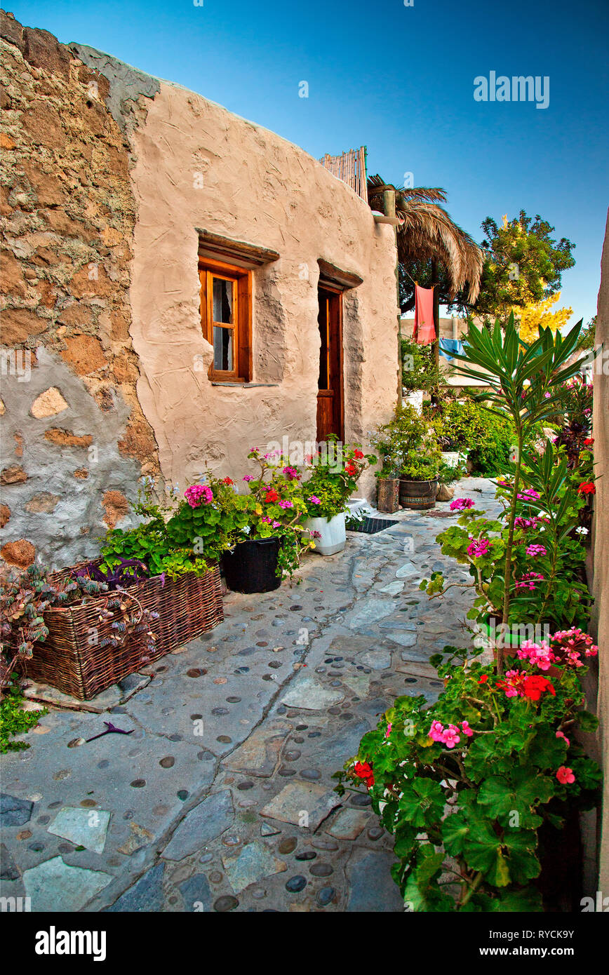 Ausgezeichnete Auswahl von traditionellen Kretischen ländliche Architektur, als diese alten Häuser haben schöne Bungalows umgewandelt worden, in der Nähe von makrygialos. Stockfoto