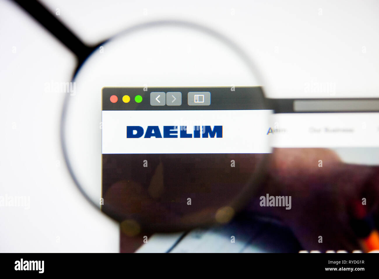 Los Angeles, Kalifornien, USA - 5. März 2019: Daelim Industrial Homepage. Daelim Industrial Logo sichtbar auf dem Display, Illustrative Stockfoto