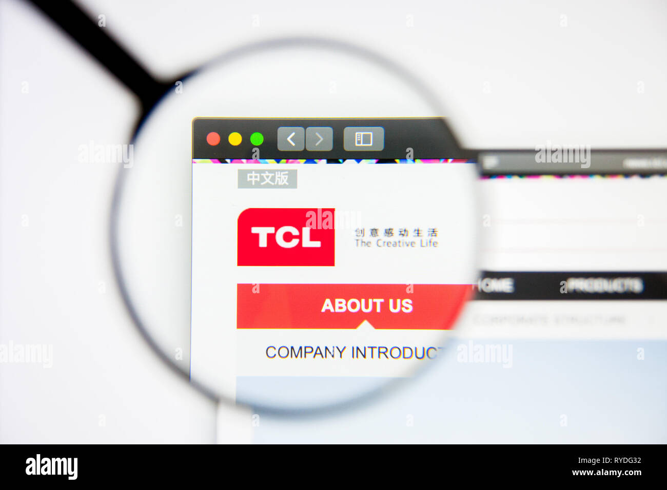 Los Angeles, Kalifornien, USA - 5. März 2019: TCL Corp Homepage. TCL Corp Logo sichtbar auf dem Display, Illustrative Editorial Stockfoto