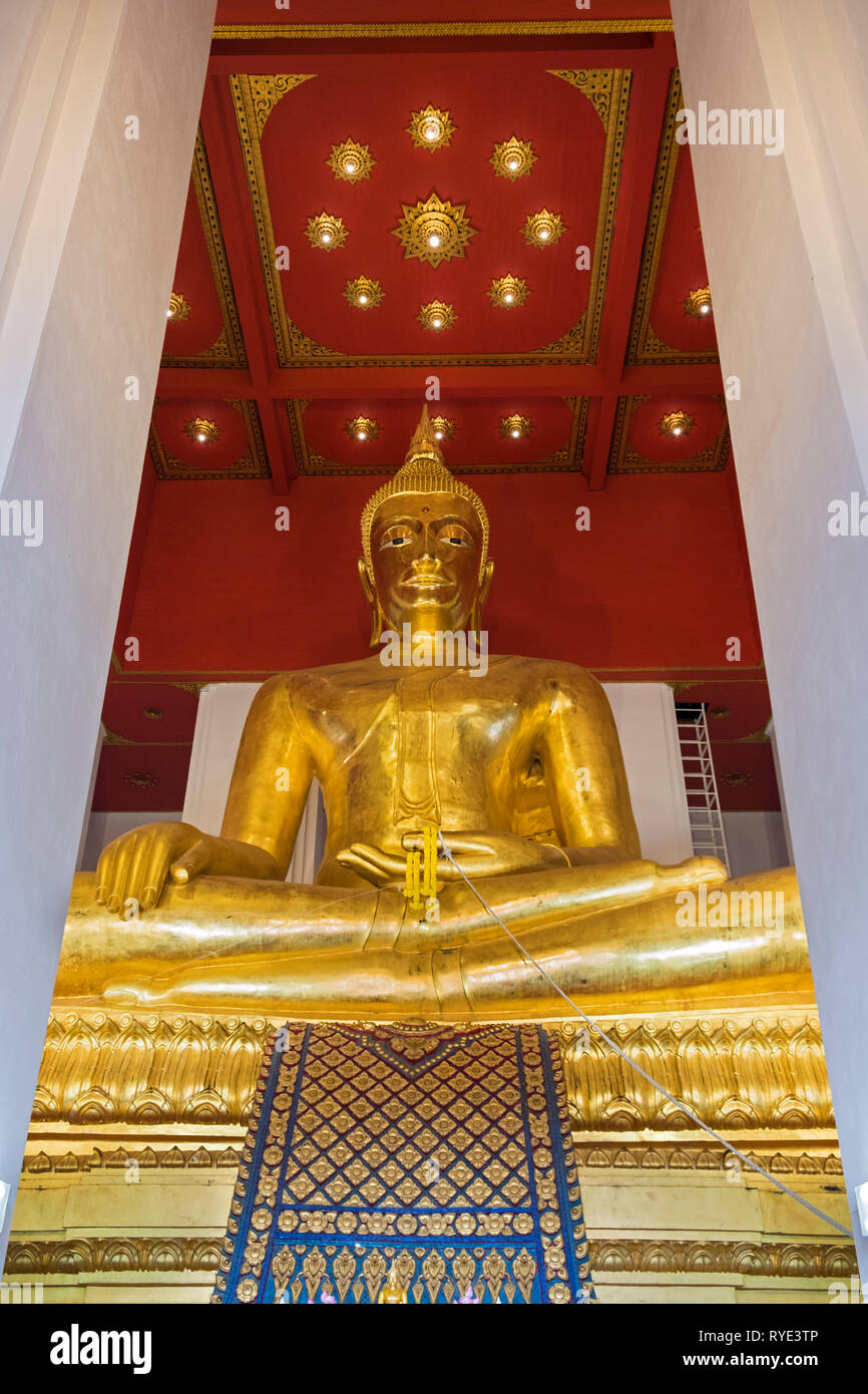 Golden Buddha Wat Phra Mongkhon Bophit Ayutthaya Thailand Stockfoto