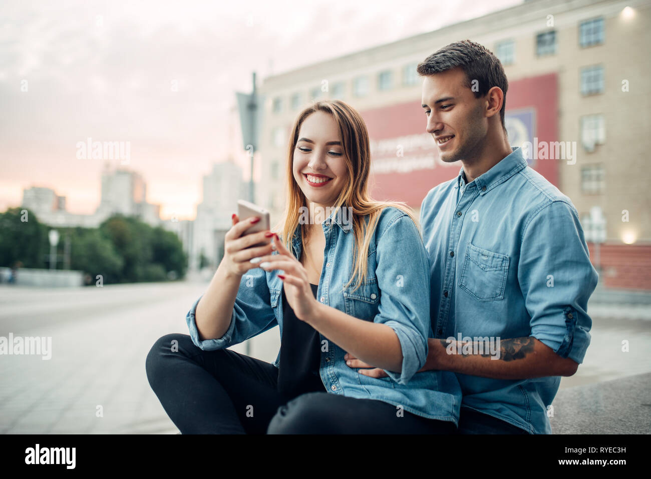 Telefon süchtiger Paar nicht leben ohne Gadgets Stockfoto