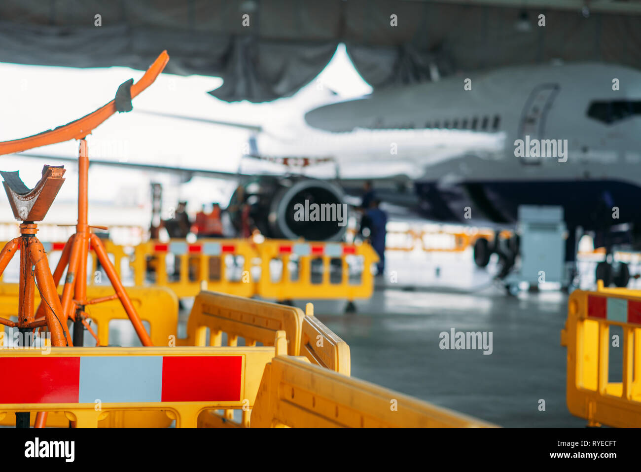 Flugzeuge im Hangar Instandhaltung, Instandsetzung Stockfoto