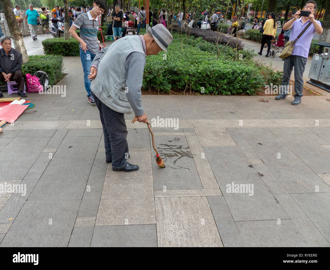 Kunming ist die Hauptstadt und die größte Stadt der Provinz Yunnan im Südwesten Chinas. Städtische Park Stockfoto