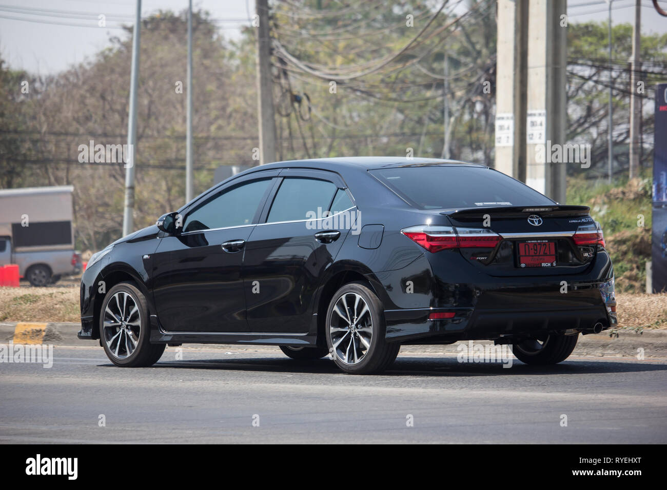 Chiangmai, Thailand - 1. März 2019: Mit dem eigenen Auto, dem Toyota Corolla Altis. Elfte generation. Auf der straße Nr. 1001, 8 km von Chiang Mai City. Stockfoto