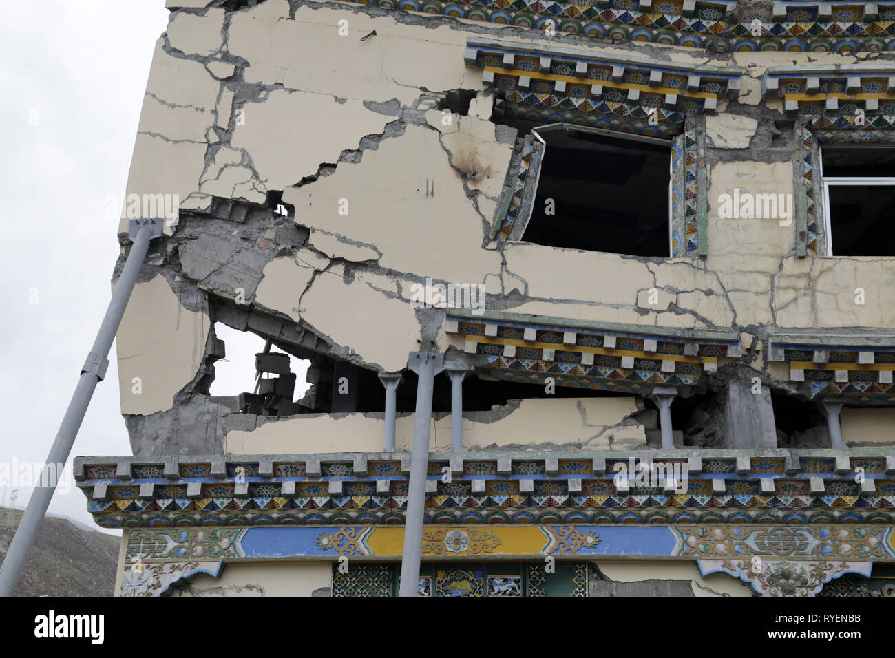 Erhaltene Gebäude nach dem Erdbeben 2010 in Yushu, Provinz Qinghai, China Stockfoto