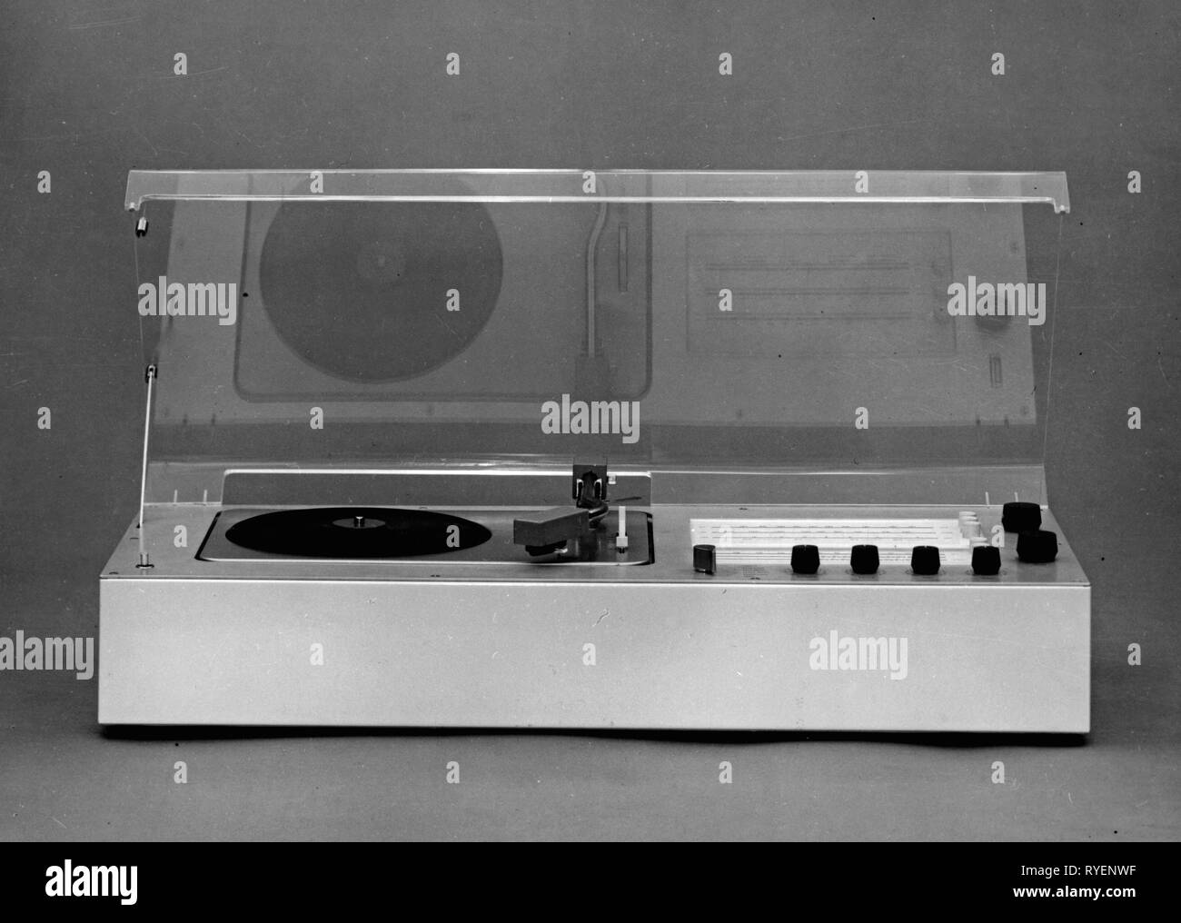 Technik, Unterhaltungselektronik, HiFi Music Center, Braun Audio1, mit Radio TC40 und Plattenspieler PC 45, Design von Dieter Rams, Deutschland, 1962, Additional-Rights - Clearance-Info - Not-Available Stockfoto