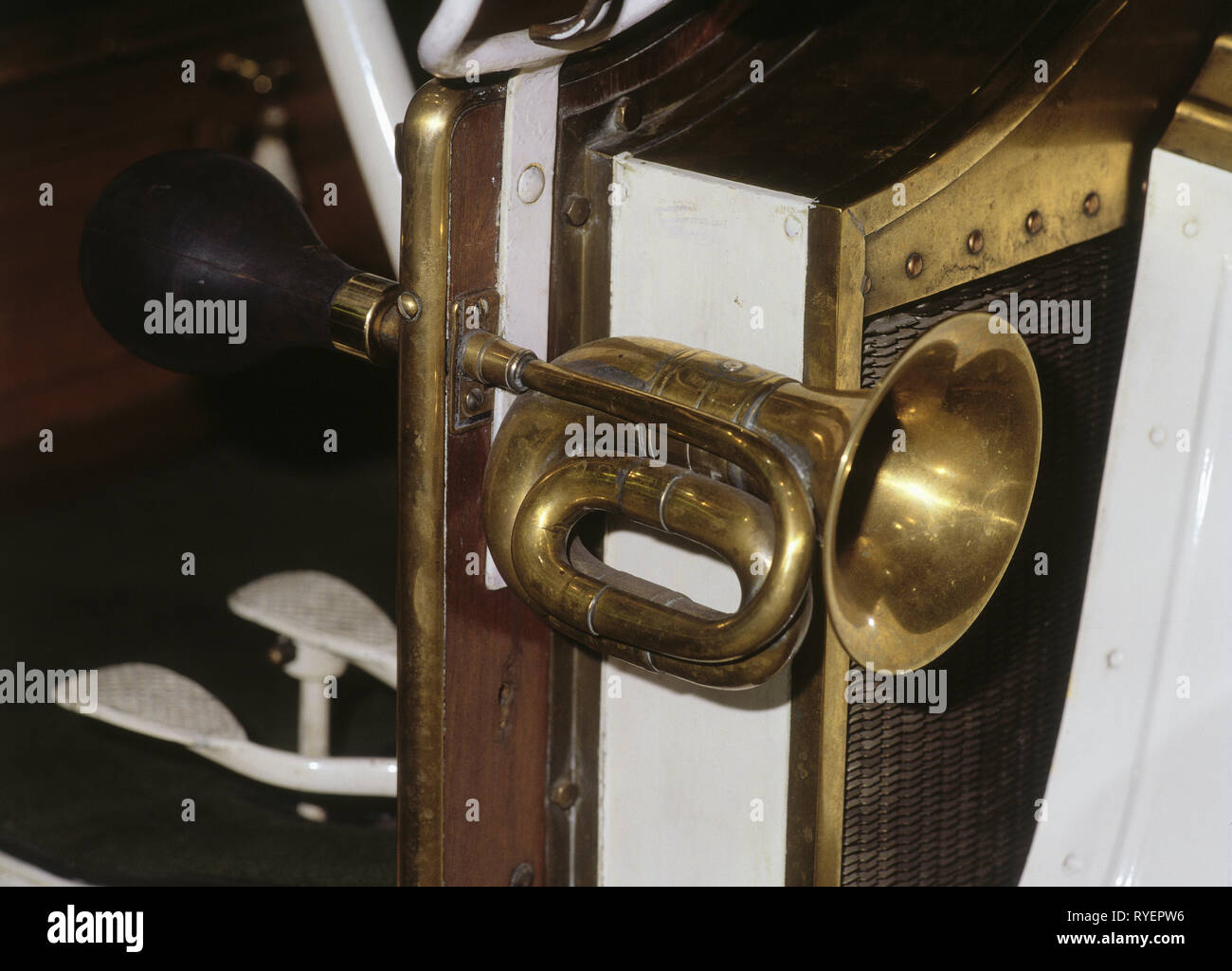 Verkehr/Transport, Detail, mechanische Horn zu einem Messing Auto, Additional-Rights - Clearance-Info - Not-Available Stockfoto