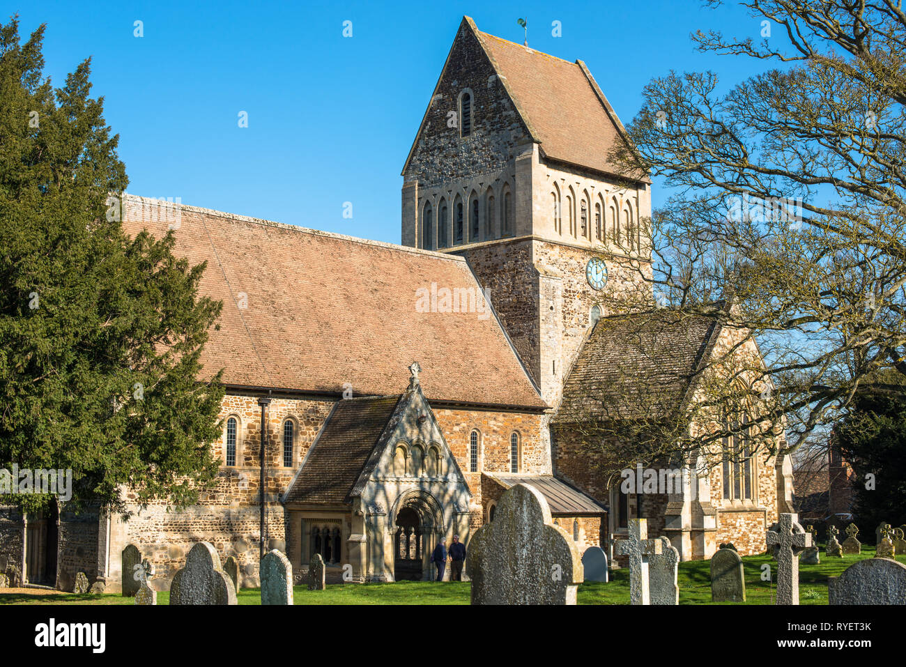 Ein Blick auf die Pfarrkirche St. Laurentius in Castle Rising in Norfolk, England, Vereinigtes Königreich Stockfoto