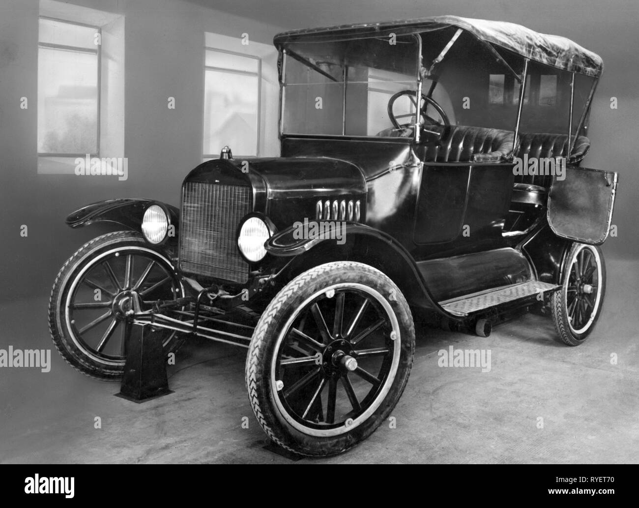 Transport/Verkehr, Autos, Fahrzeugvarianten, Ford Modell T1915, Ansicht von vorn links, Deutschland, 1950er Jahre, Additional-Rights - Clearance-Info - Not-Available Stockfoto
