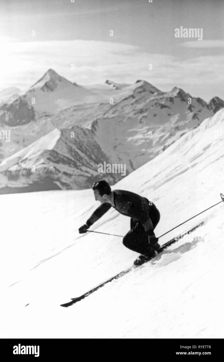 Sport, Wintersport, Ski, Skier, bergab mit parallel schalten, Schmittenhoehe, Land Salzburg, 1950er Jahre, Additional-Rights - Clearance-Info - Not-Available Stockfoto