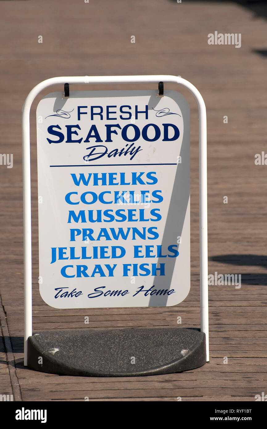 Frische Meeresfrüchte auf Brighton Palace Pier, in der Küstenstadt Brighton, Sussex, England. Stockfoto