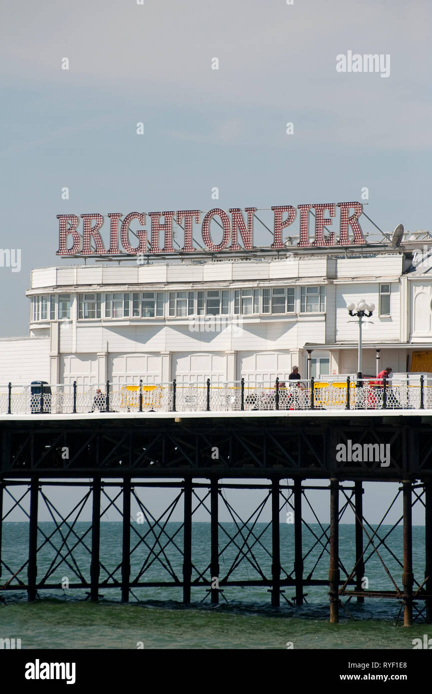 Brighton Palace Pier in der Küstenstadt Brighton, Sussex, England. Stockfoto