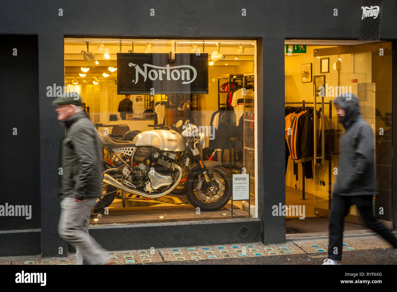 Der Norton Motorrad shop in Soho, London. Stockfoto