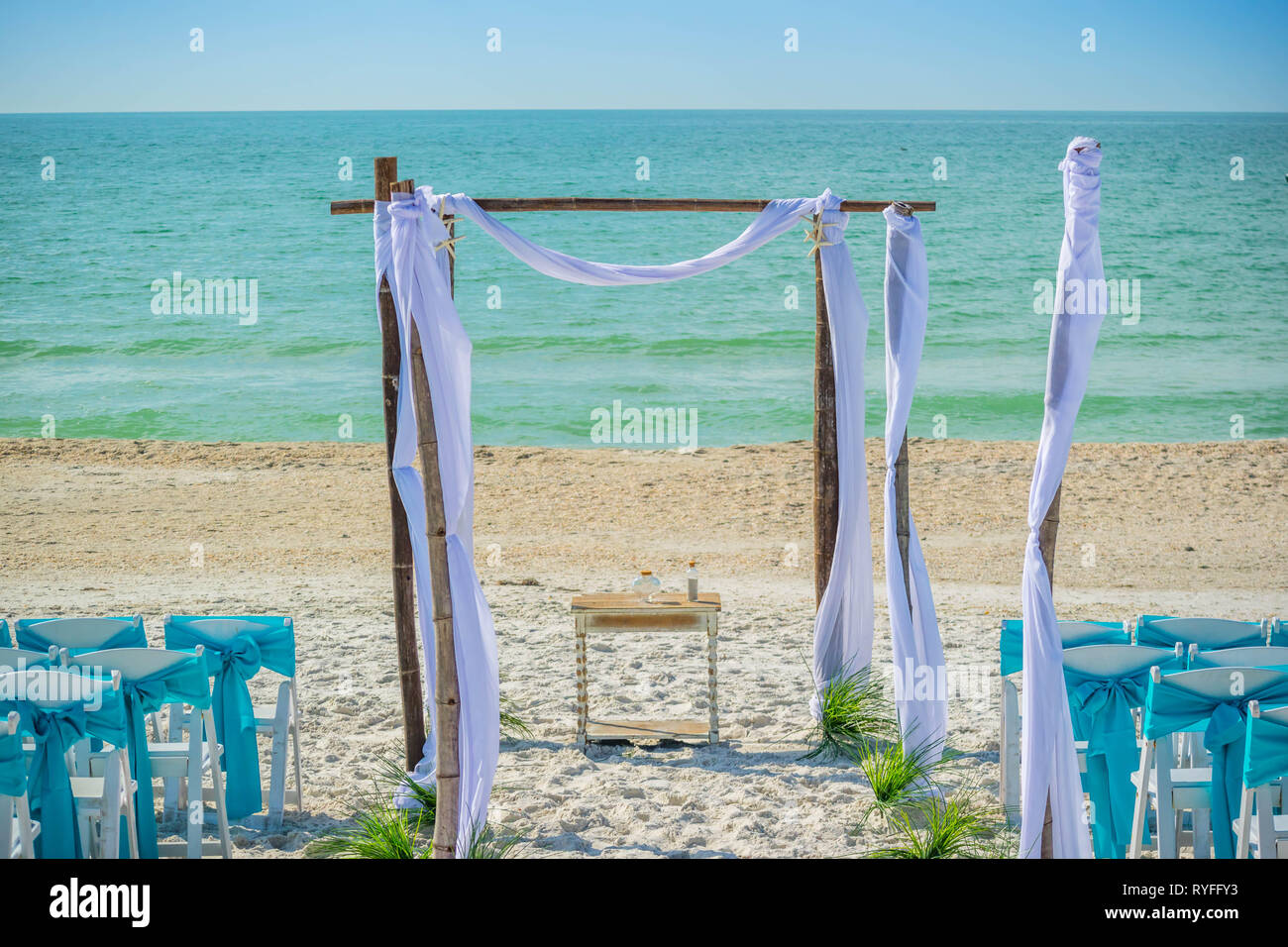 Eine Einfache Hochzeit Am Strand Arch Im Brandeton Florida Stockfotografie Alamy