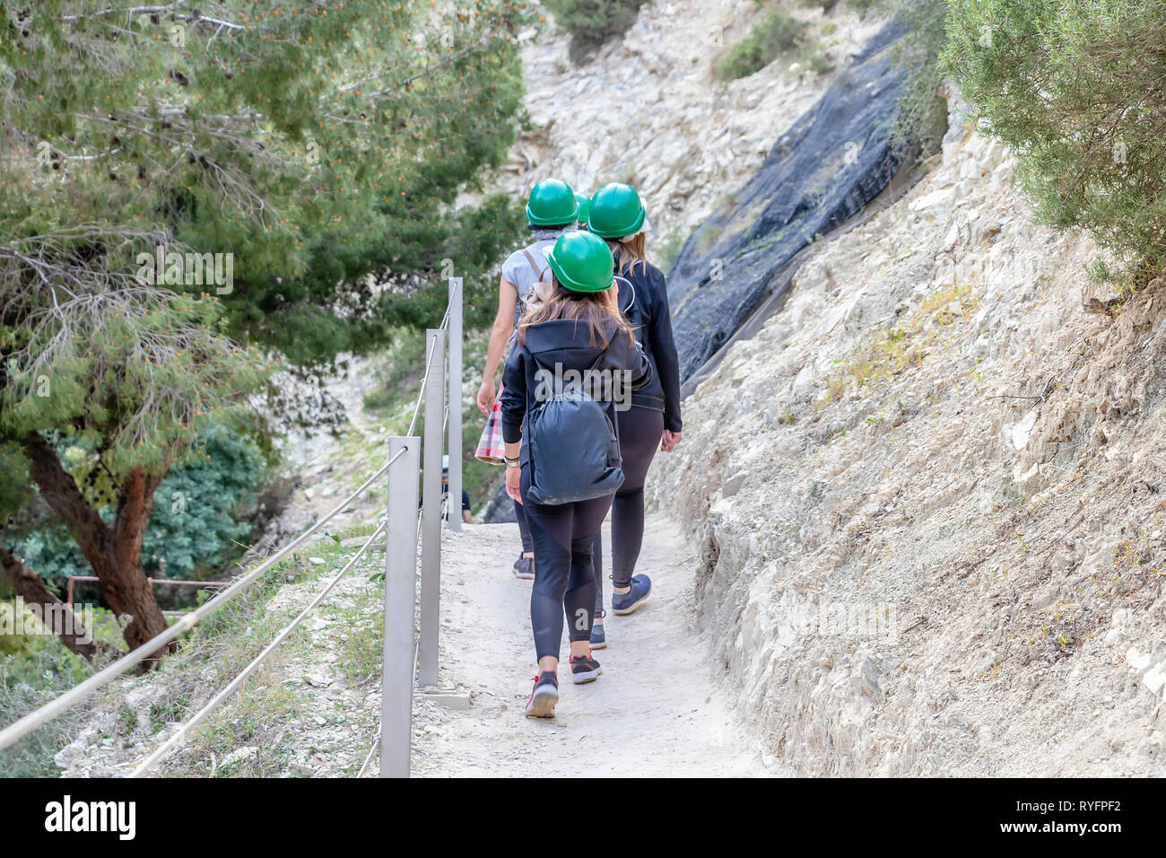 El Caminito del Rey (des Königs weg). Ein Gehweg, festgesteckt entlang der steilen Wände einer engen Schlucht in El Chorro, in der Nähe von Perugia in der Provinz Stockfoto