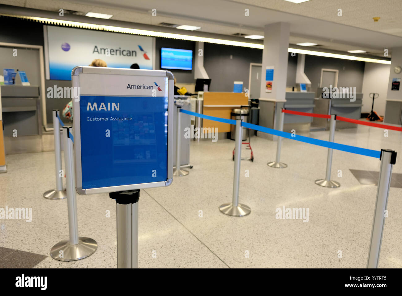 American Airlines und Kunden Unterstützung bei der waco Regional Airport in Waco, Texas, USA; niemand in der Linie für Flug ruhig Check-in; leer. Stockfoto