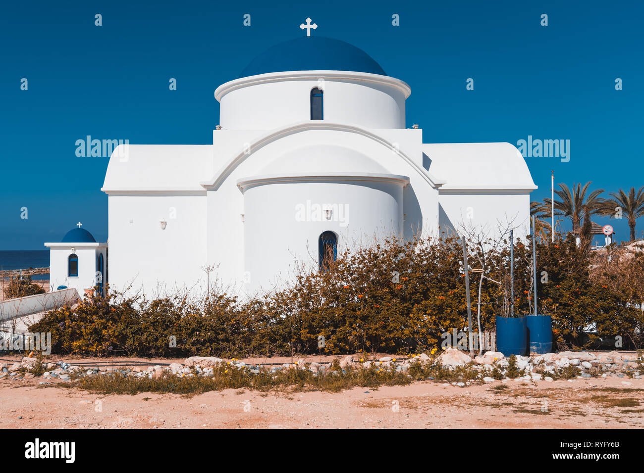 Die multi-konfessionellen Kirche des Hl. Nikolaus auf einem Ufer in Paphos, Zypern Stockfoto