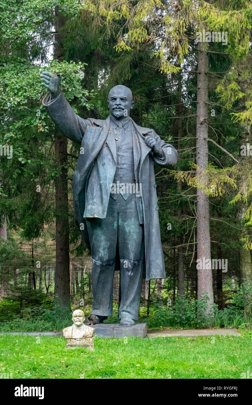 Skulptur von Wladimir Iljitsch Lenin in der grutas Park, Litauen, ein Beispiel für den Sozialistischen Realismus Statuen versammelt um von der ehemaligen Sowjetunion Stockfoto
