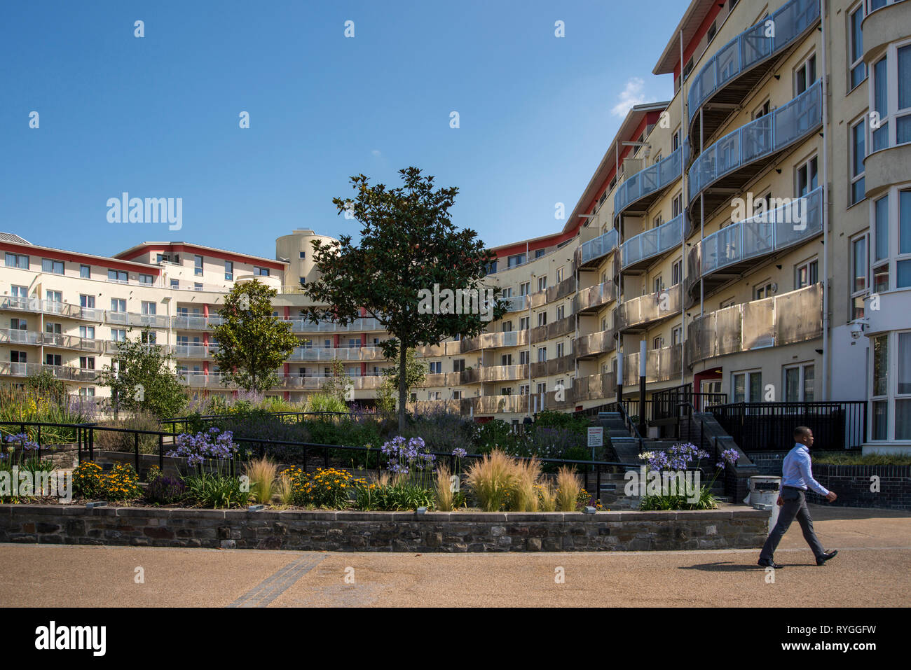 Neue Wohnung Blöcke entlang Schwimmenden Hafen, Bristol, Großbritannien Stockfoto