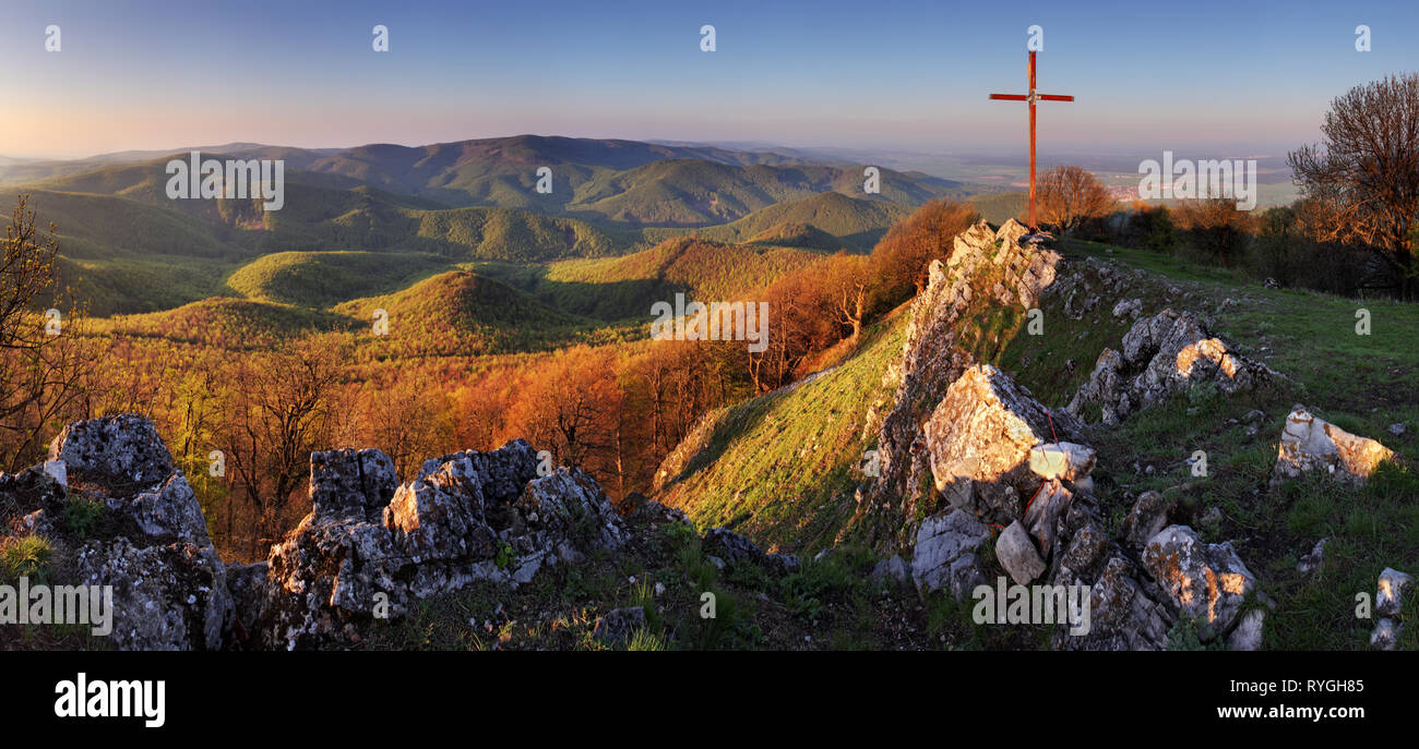 Panorama Landschaft bei Sonnenuntergang Stockfoto