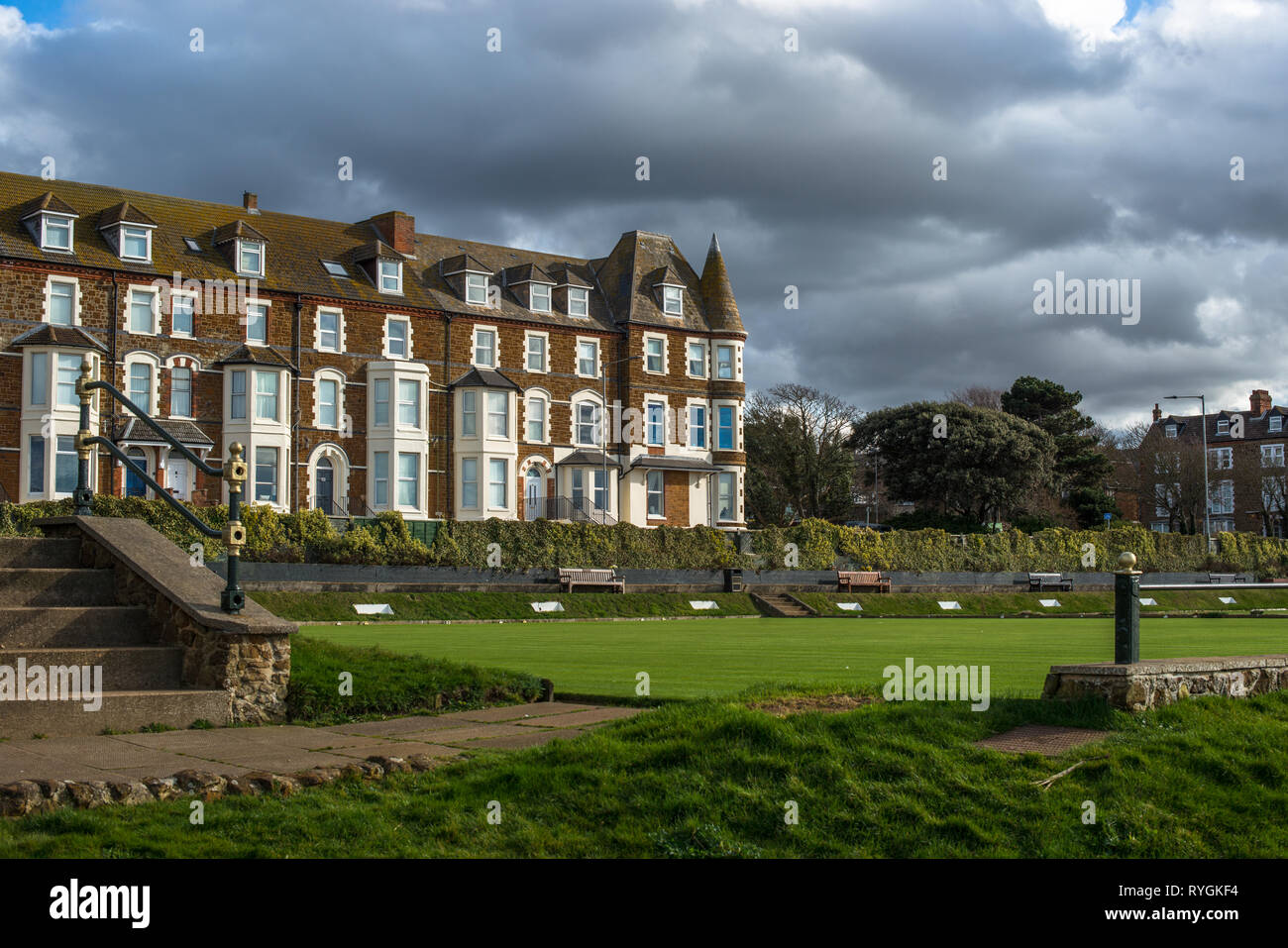 Cliff Parade Rasenfläche und Terrasse von Häuser in Hunstanton, Norfolk Stockfoto