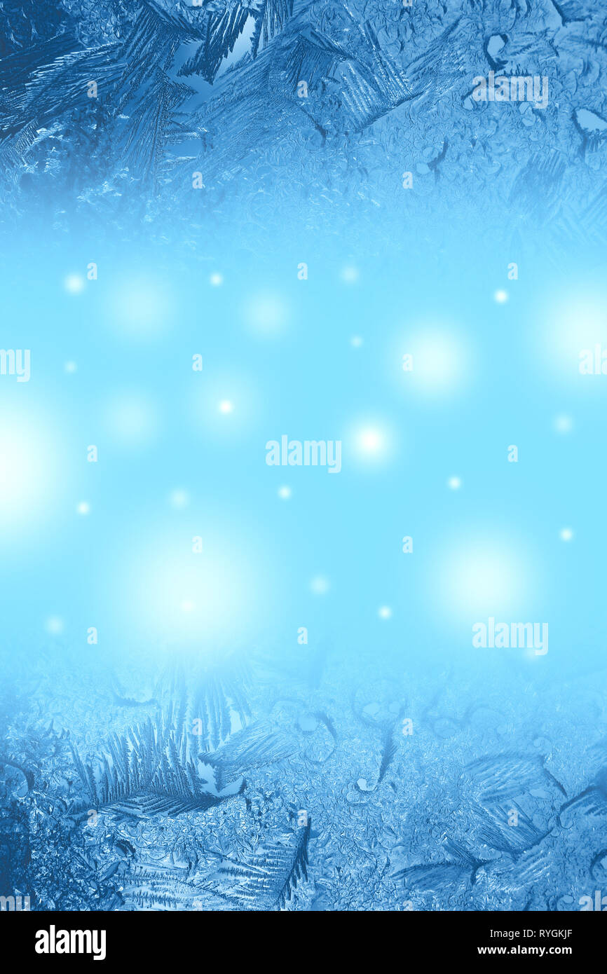 Weihnachten Postkarte mit Raureif auf dem Glas in Blau Tönen Stockfoto