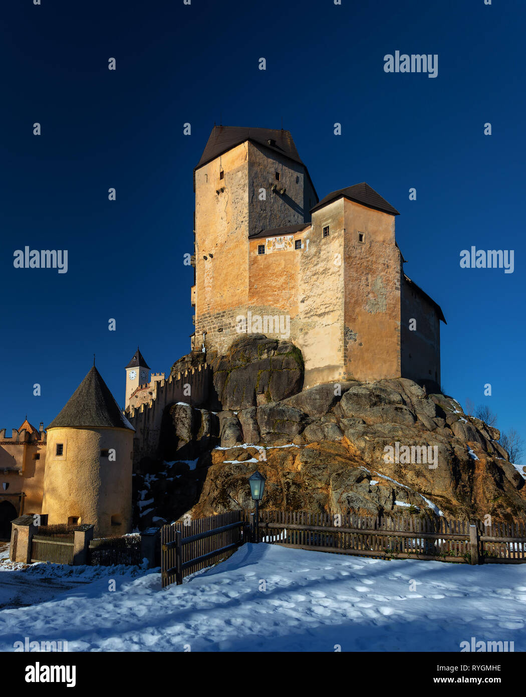 Winter Blick auf die mächtige Festung der Burg Rapottenstein, Österreich, Niederösterreich, Waldviertel, Rapottenstein Stockfoto