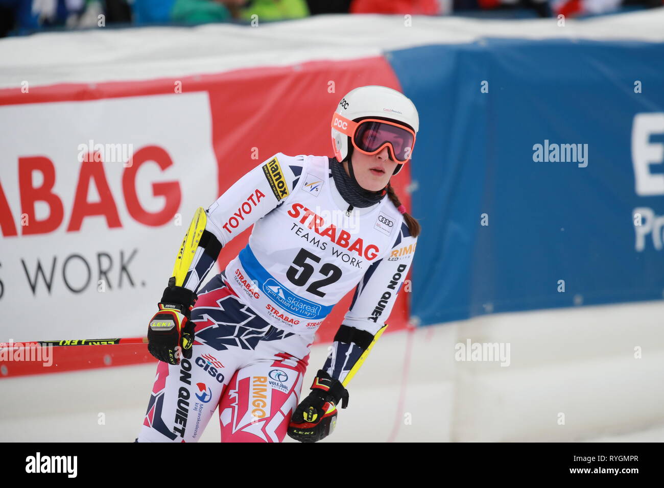 Die Tscheche Gabriela Capova beendet die erste Runde des alpinen Ski-Weltcups (Riesenslalom der Frauen) in Spindleruv Mlyn, Tschechische Republik, März 9 Stockfoto
