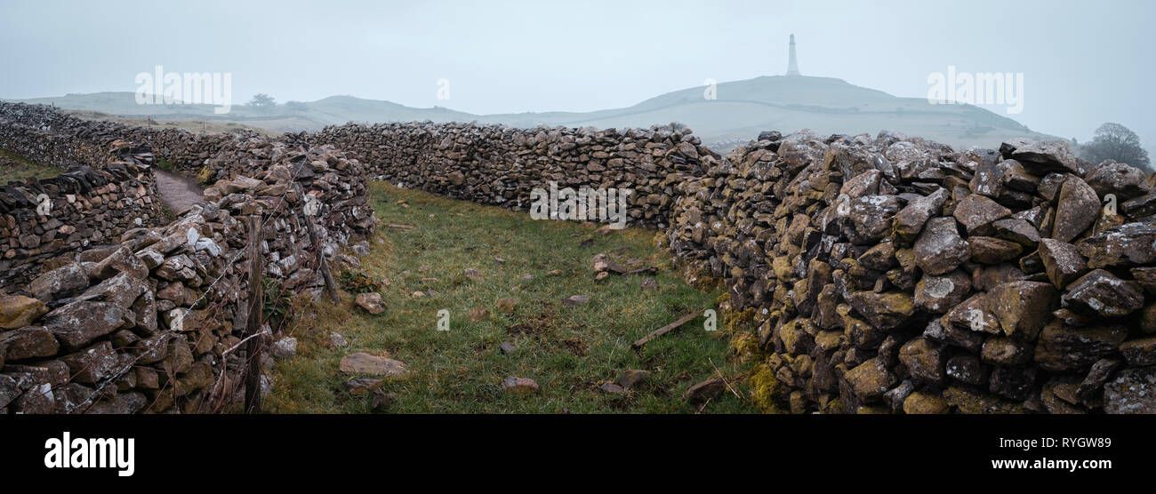 Die Unseasonal Wetter der letzten Tage hat sich in typischen Lakeland Murk schicklich Februar gebrochen! Ich nahm diese Panorama Foto von H Stockfoto