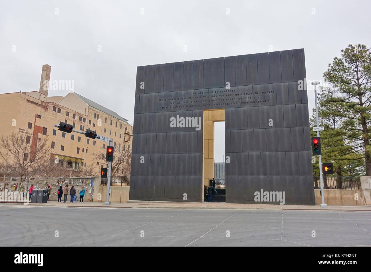 OKLAHOMA CITY, OK - 2 Mar 2019 - Blick auf die Oklahoma City National Memorial auf dem Gelände des ehemaligen Alfred S. Murrah Federal Building entfernt zerstören Stockfoto