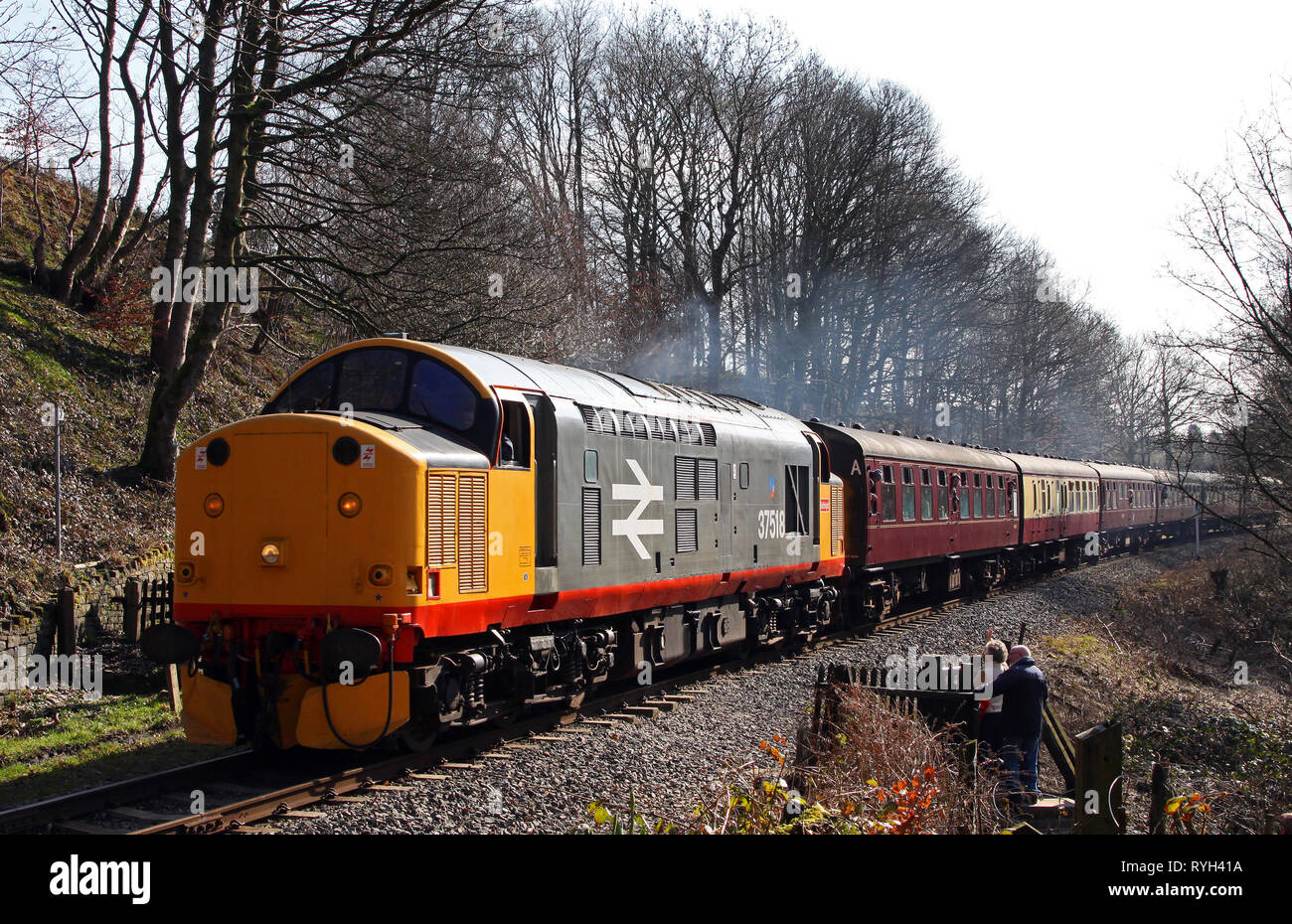 37518 Köpfe Vergangenheit Summerseat auf der East Lancs Eisenbahn. Stockfoto