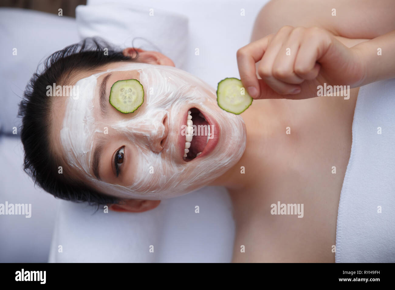 Die junge Frau im SPA Stockfoto