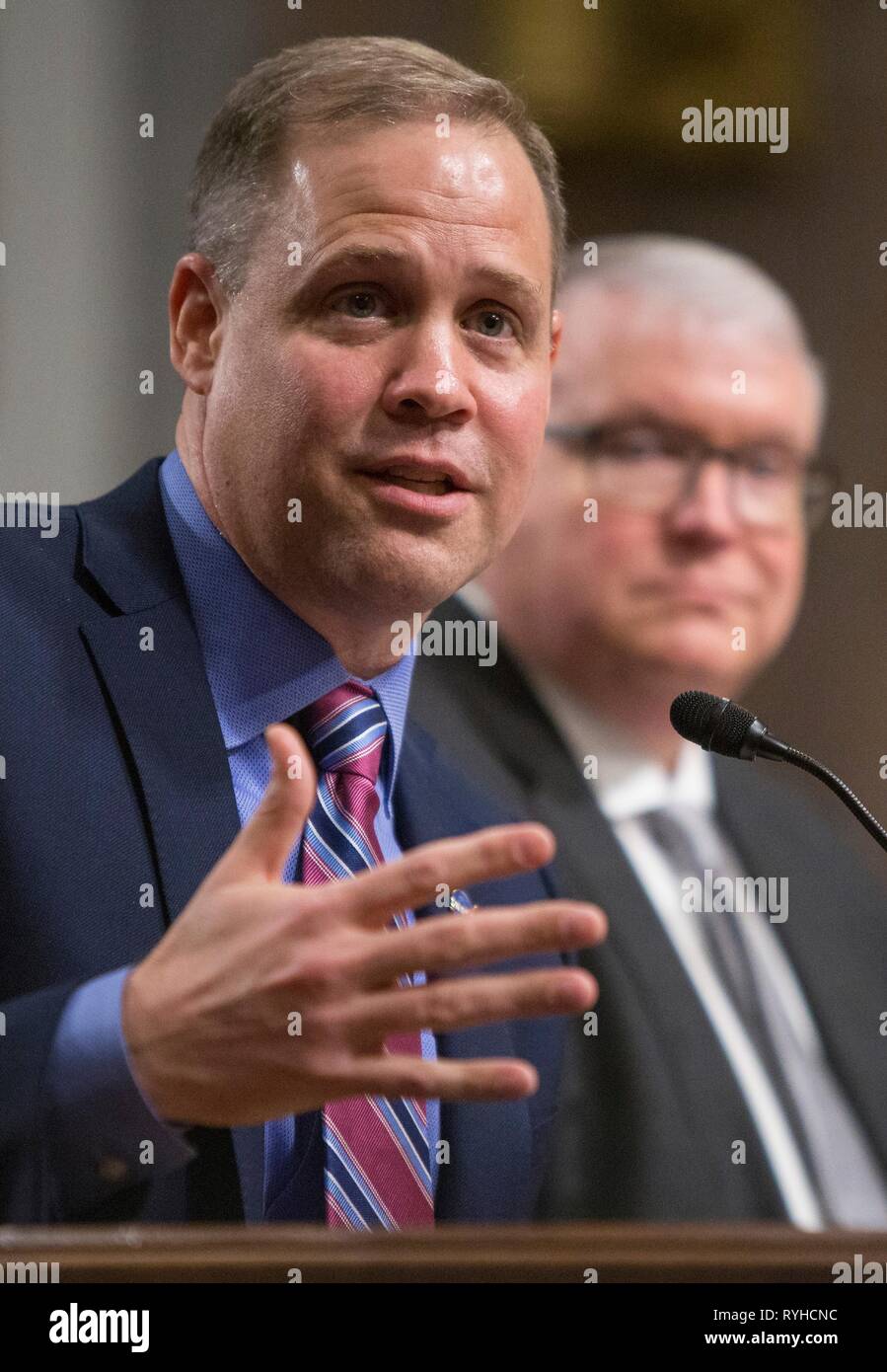 Washington, Vereinigte Staaten von Amerika. 13 Mär, 2019. NASA-Administrator Jim Bridenstine während einer Anhörung der Senatsausschuss für Handel, Wissenschaft und Transport auf dem neuen Space Race: Sicherstellung der U.S. Global Leadership auf der Final Frontier, an der Dirksen Senate Office Building März 13, 2019 in Washington. DC. Credit: Planetpix/Alamy leben Nachrichten Stockfoto