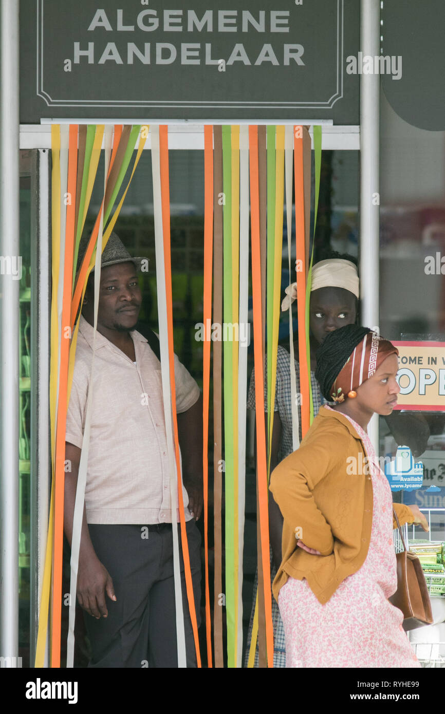 Adelaide Australien. 13. März 2019. Schwarze Schauspieler am Filmset' Flucht aus Pretoria. Der Film basiert auf einem Buch von Tim Jenkin und ist während der Zeit der Apartheid in Kapstadt, Südafrika im Jahr 1978, in dem Daniel Radcliffe spielt eine führende Rolle als weiße südafrikanische Aktivist, der für die Verteilung von Anti-apartheid Nachrichten Credit: Amer ghazzal/Alamy Live Nachrichten gefangen war Stockfoto