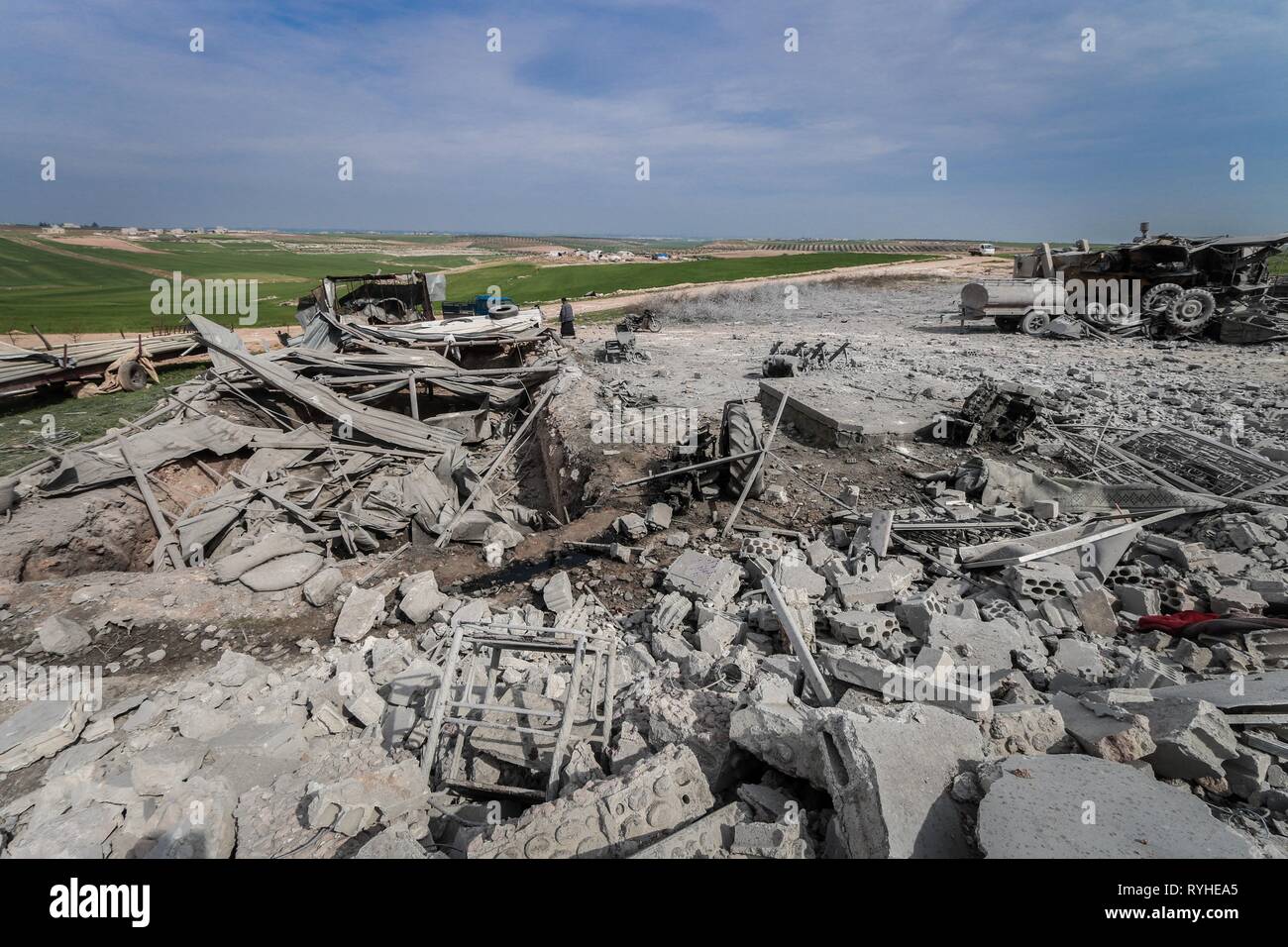 Ein Gebäude gesehen, die von der Russischen Luftangriff zerstört zu werden. Die syrischen Rebellen behaupten, dass die Russische Luftwaffe Angriff durchgeführt hat, zu den Rebellen kontrollierten Gebiet von Kafar Amim in Idib Provinz. Die russische Luftwaffe aktuell ist die Durchführung von Missionen gegen die Regierungstruppen in Syrien unter der Anforderung der syrischen Regierung. Stockfoto