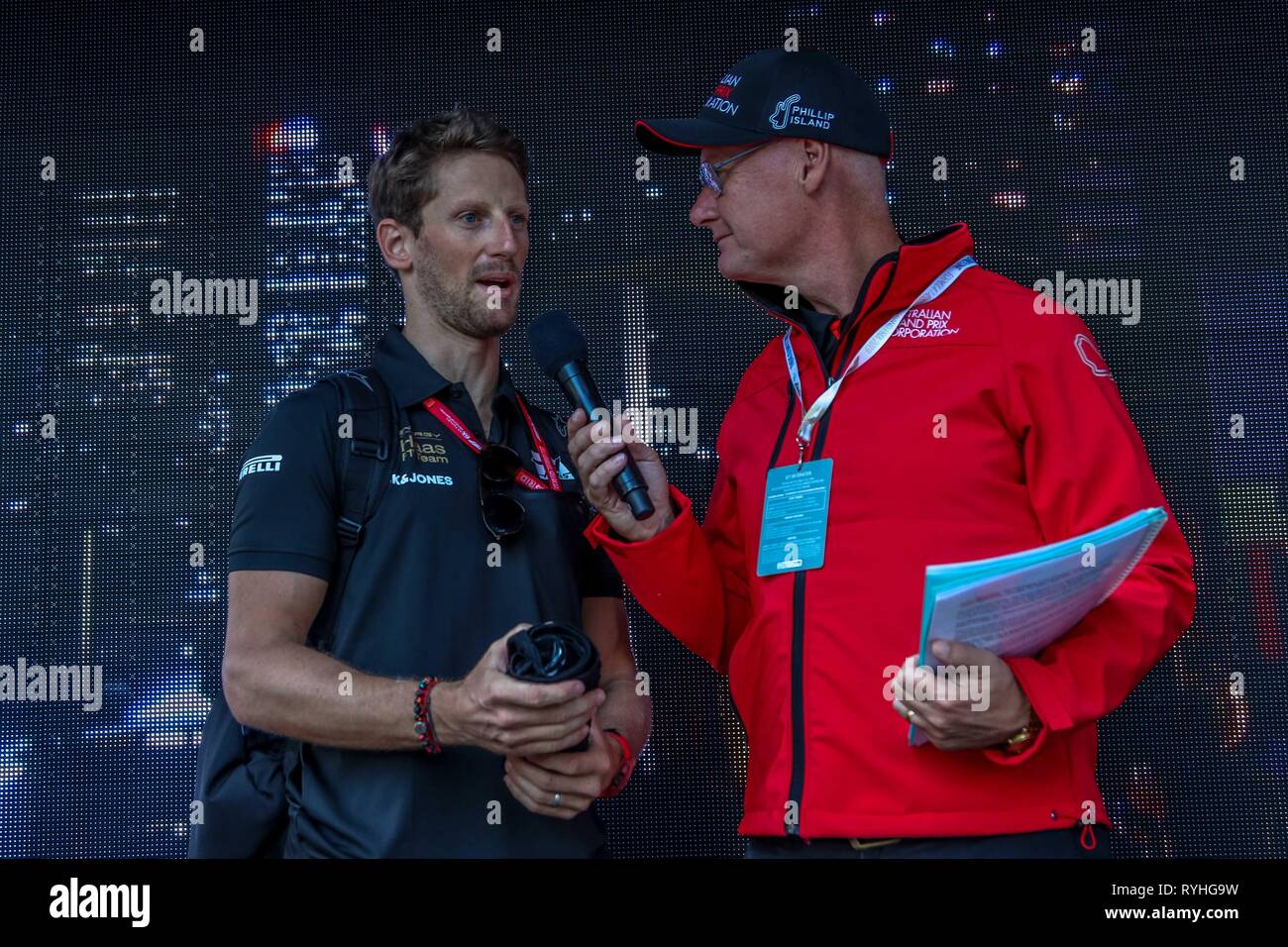 Melbourne, Victoria, Australien-14 März 2019 - FIA Formula One World Championship 2019 - Formel Eins Rolex Grand Prix von Australien - Nr. 8 Romain Grosjean (Frankreich) Racing für Reiche Energie Haas F1 Racing Team auf der Bühne vor der Masse. Credit: Brett Keating/Alamy leben Nachrichten Stockfoto